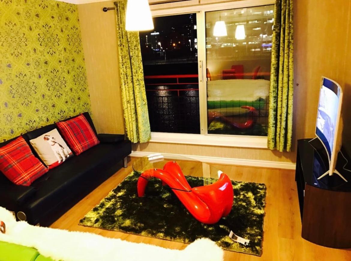 Glasgow City Centre Flat With River Views And Parking Exterior photo